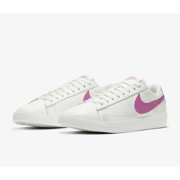 (Sold) Nike Blazer Low LE Sneakers White Pink NWOB - Picture 4 of 11